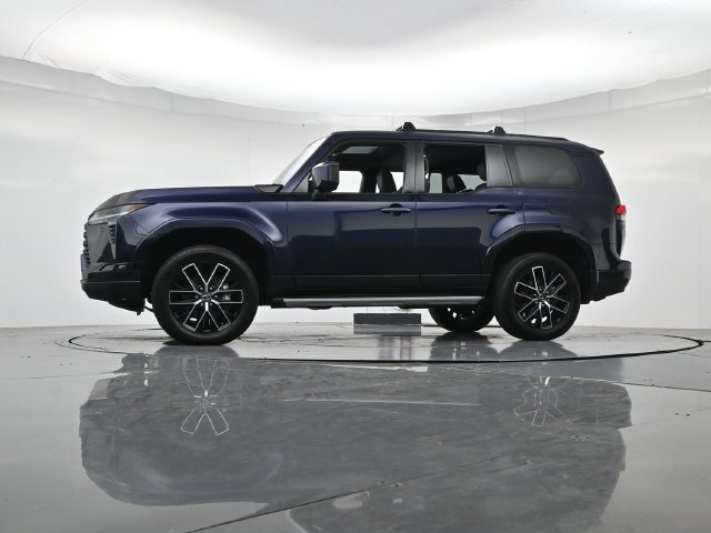 Used 2025 Lexus GX 550 w/ Accessory Package (2T) AWD/4WD image 38