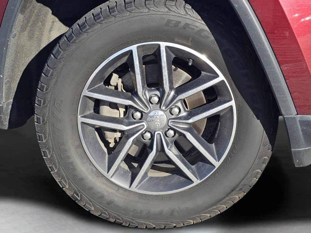 Used 2017 Jeep Grand Cherokee Limited w/ Trailer Tow Group IV image 16