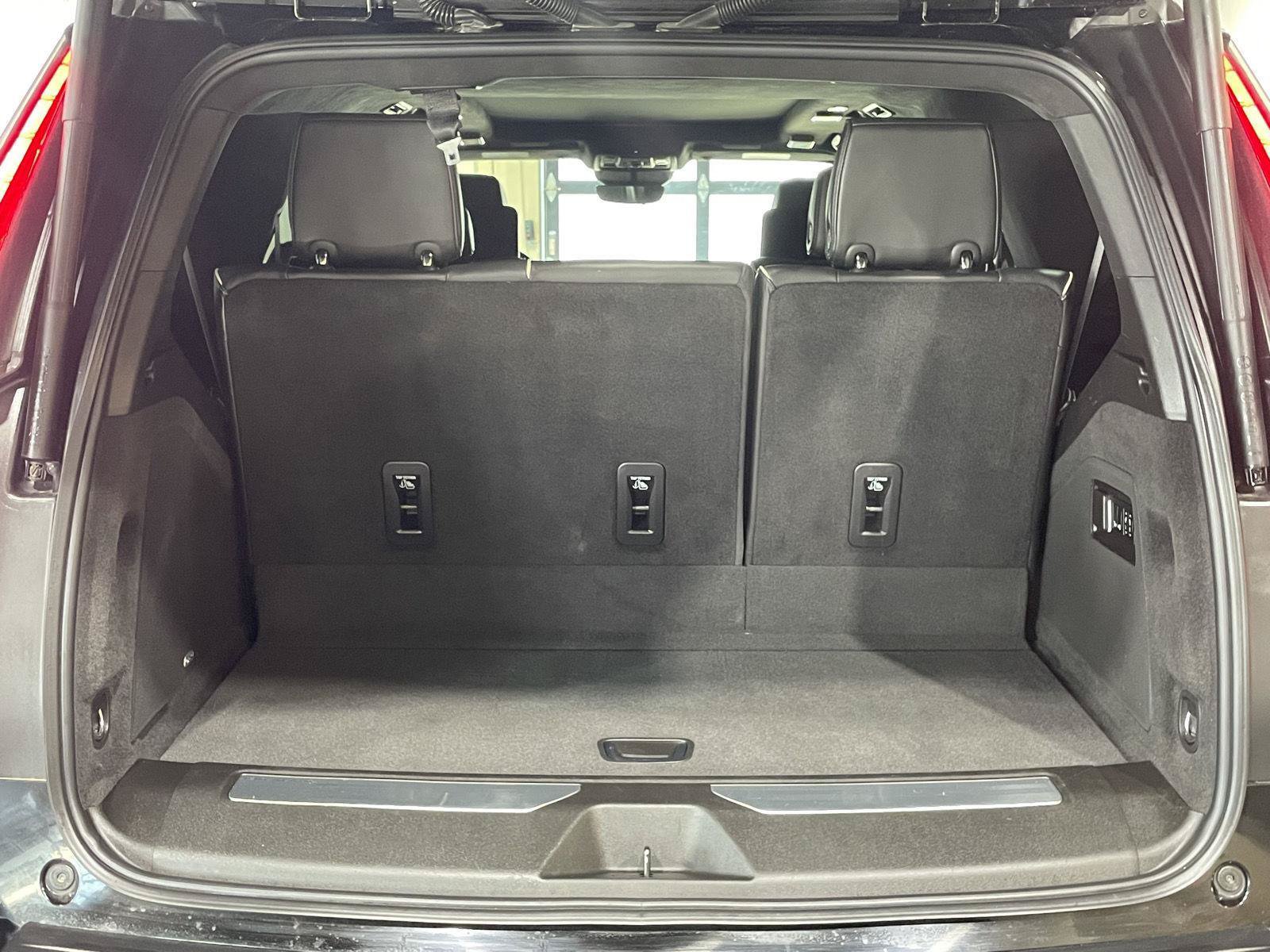 Used 2022 Cadillac Escalade Sport Platinum w/ LPO, ONYX Package AWD/4WD image 33