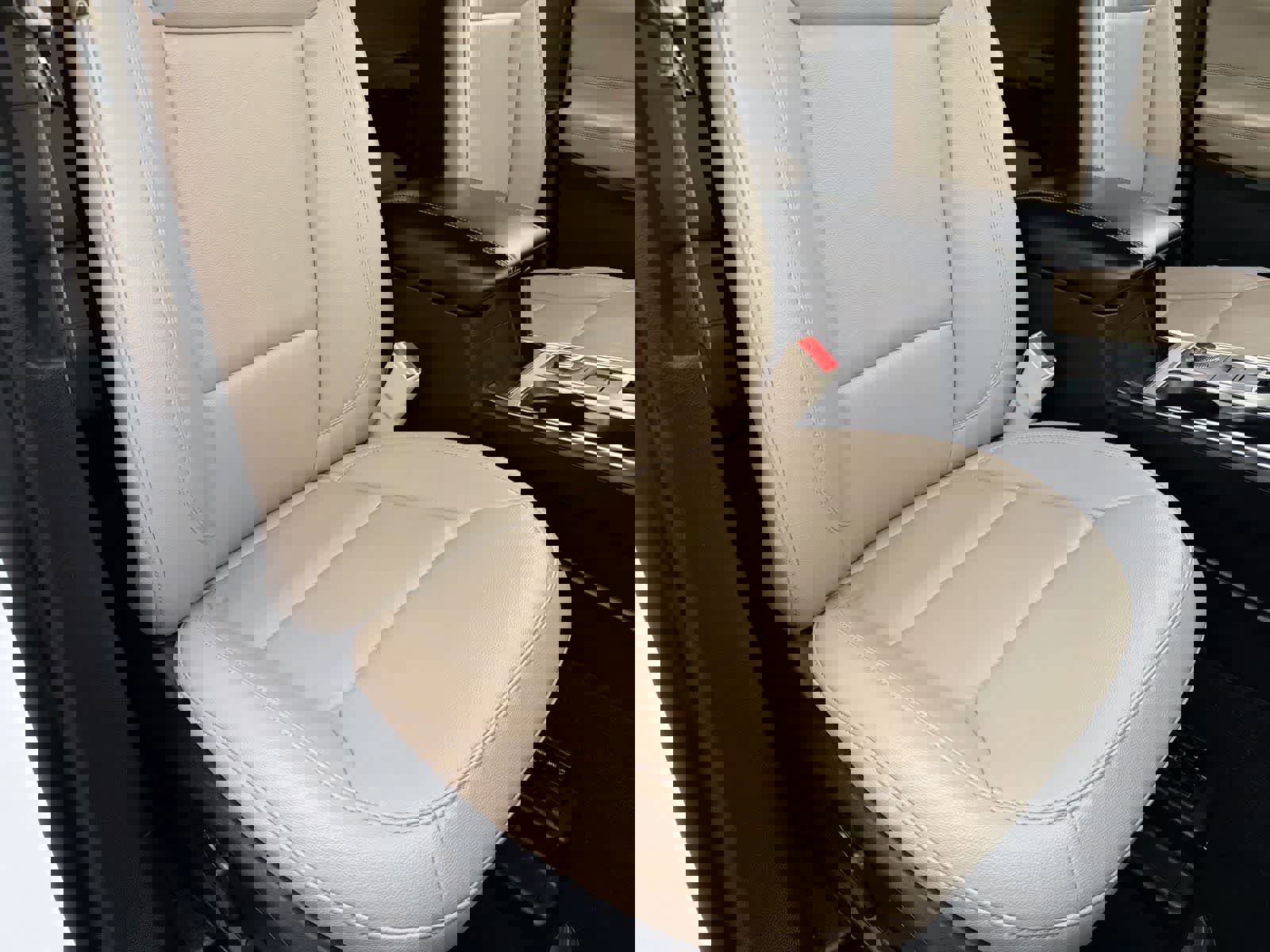 Certified 2020 Ford Explorer XLT w/ Equipment Group 202A image 22