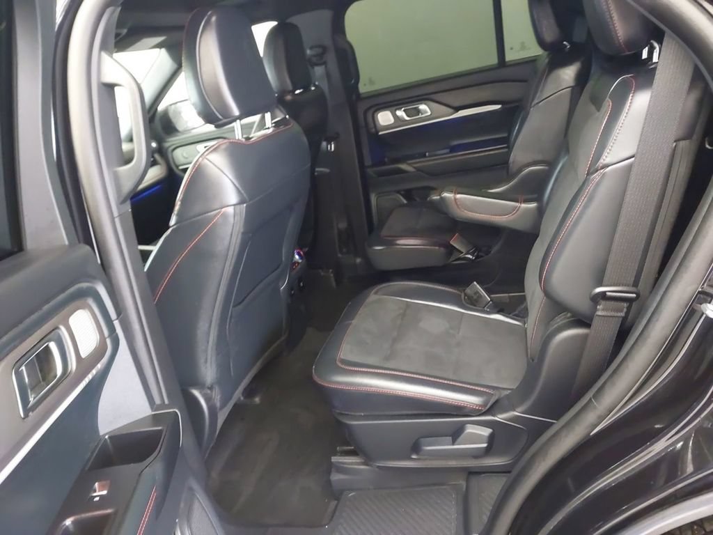 Certified 2025 Ford Explorer ST AWD/4WD image 9