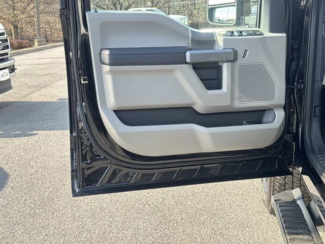 Certified 2022 Ford F250 XLT w/ Black Appearance Package image 14