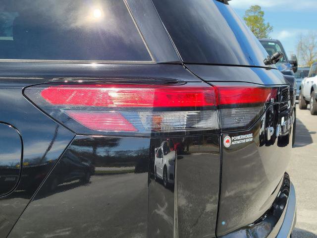 Used 2022 Nissan Pathfinder Platinum w/ Cargo Package image 12