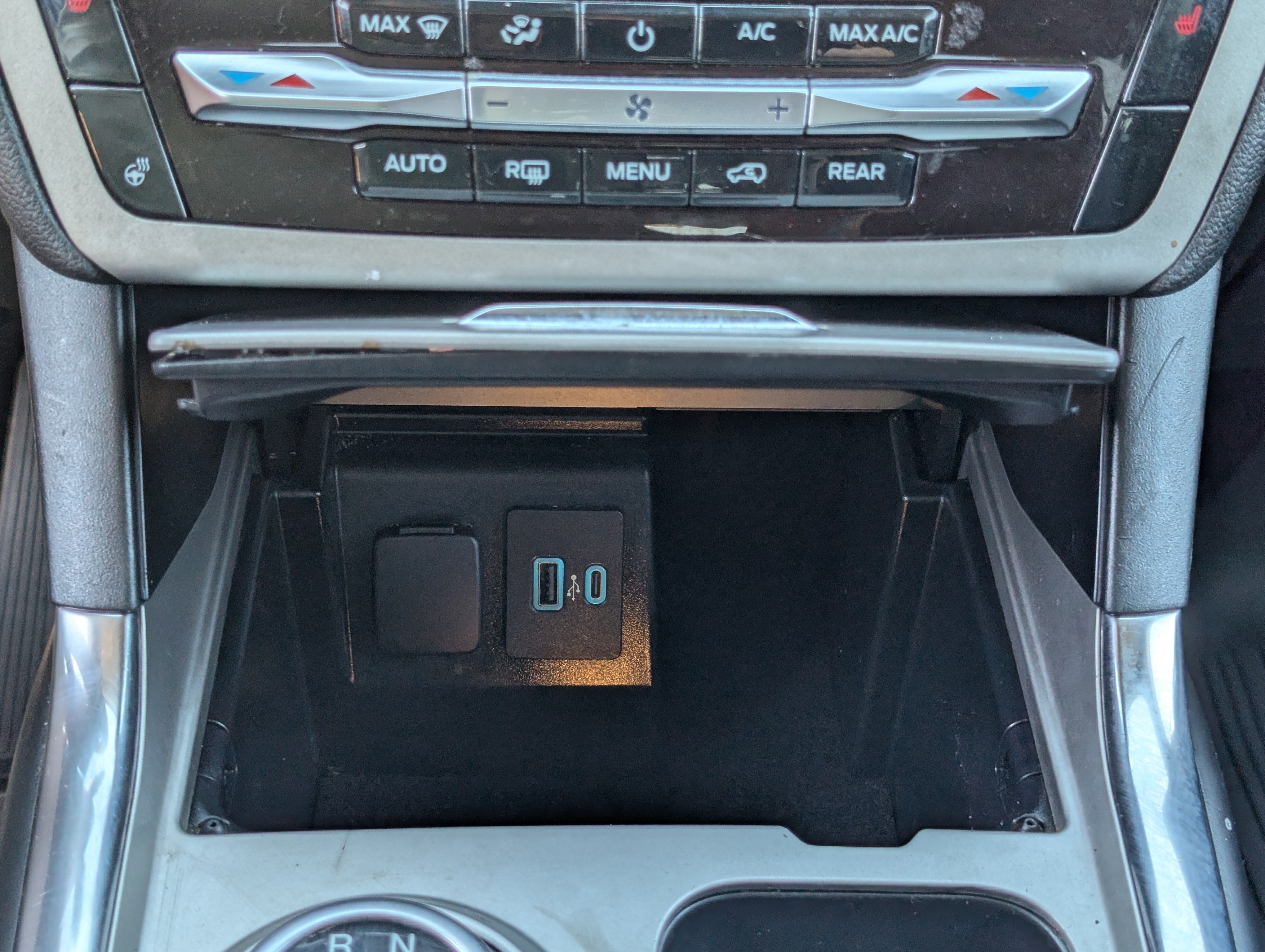 Certified 2022 Ford Explorer XLT w/ Equipment Group 202A AWD/4WD image 32