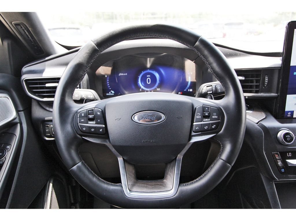 Certified 2020 Ford Explorer Platinum w/ Premium Technology Package AWD/4WD image 15