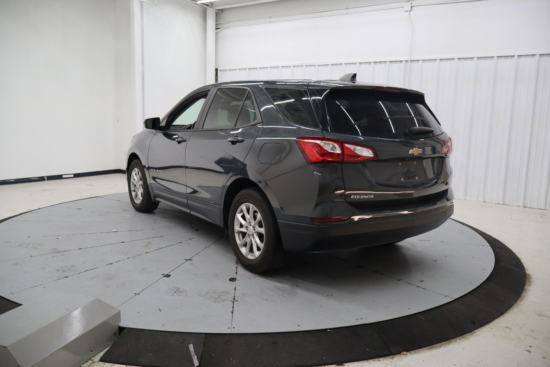 Used 2020 Chevrolet Equinox LS image 3