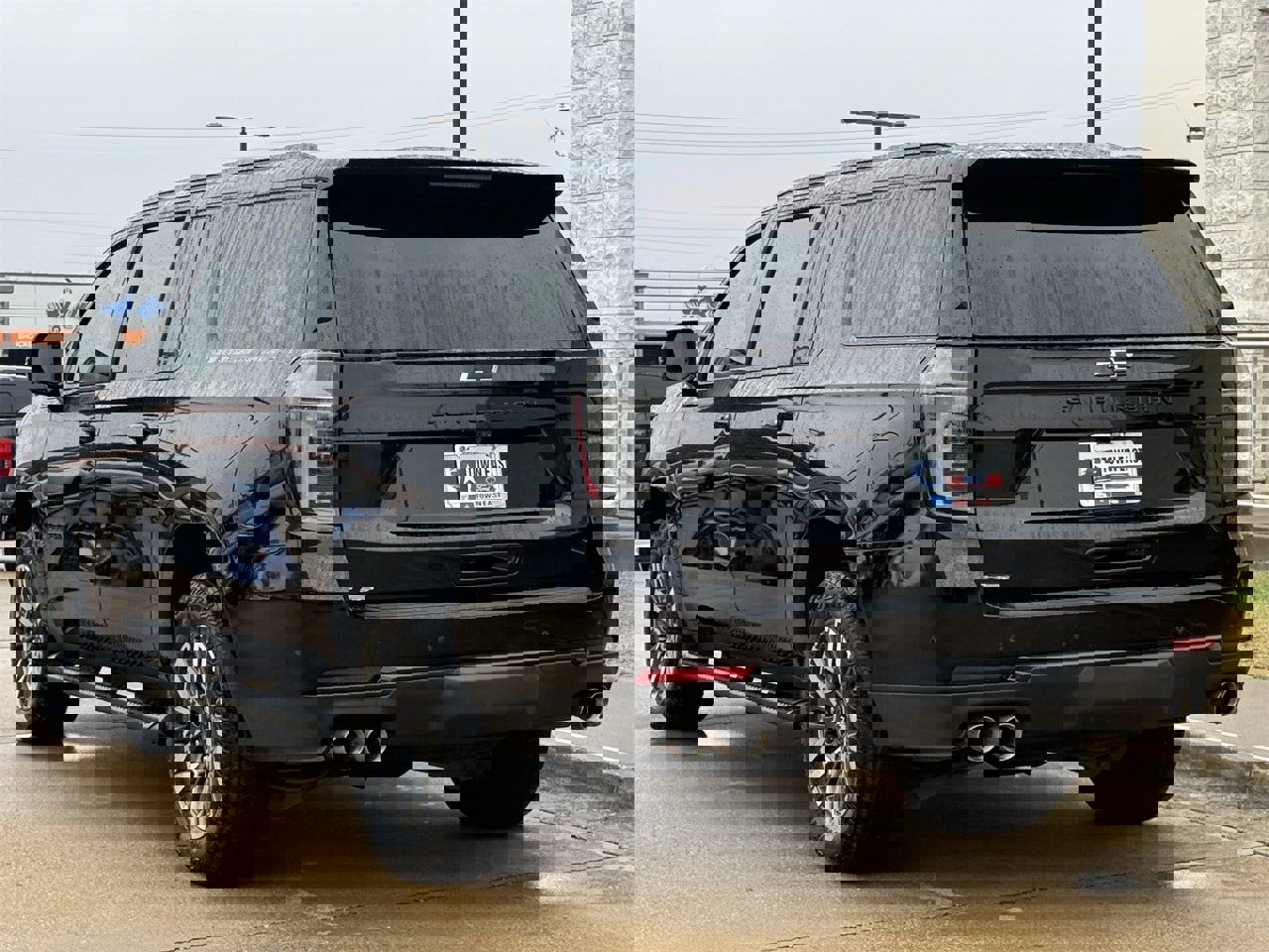 Used 2025 Chevrolet Suburban Z71 w/ Comfort Package image 5