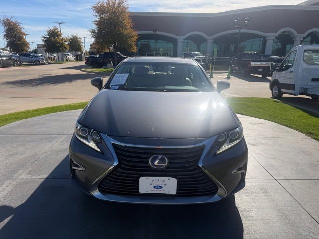 Used 2017 Lexus ES 300h w/ Luxury Package image 2