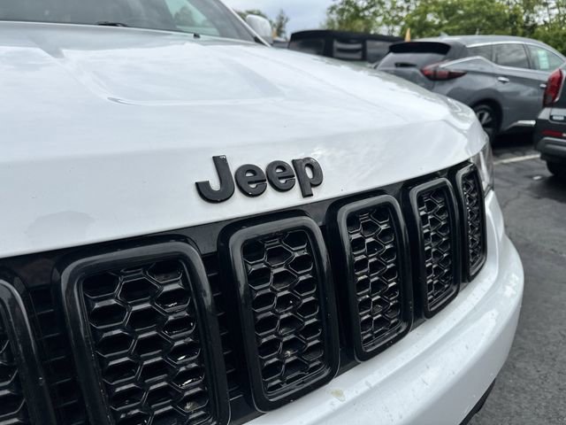 Used 2020 Jeep Grand Cherokee Laredo w/ 18" Wheel & 8.4" Radio Group AWD/4WD image 10