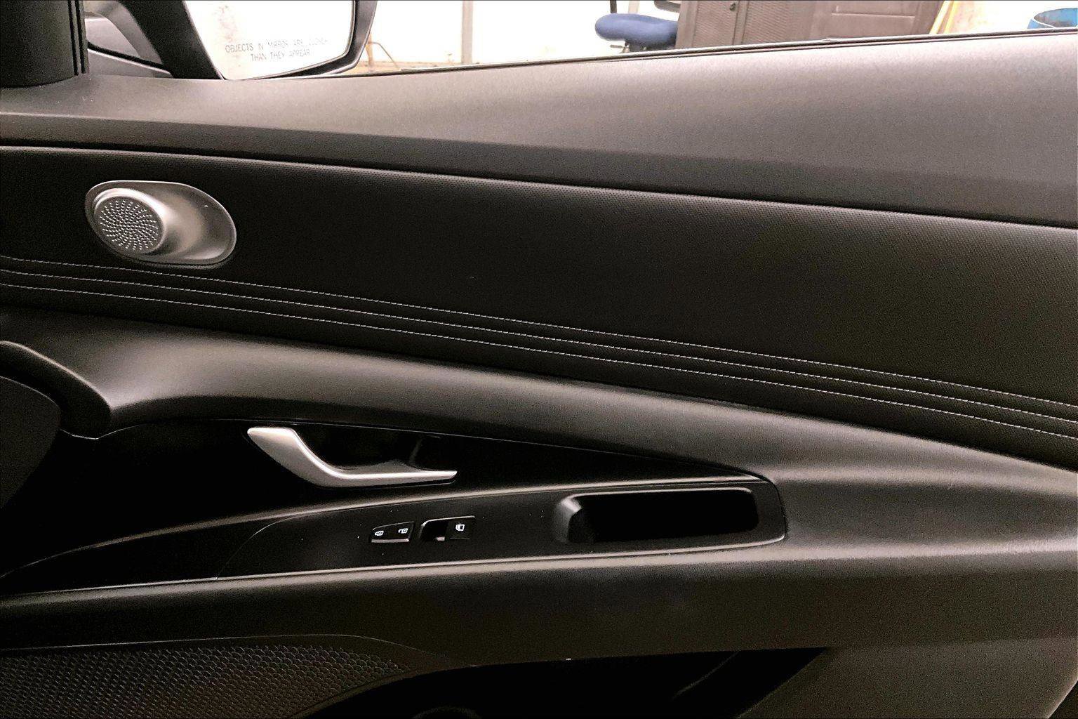 Used 2021 Hyundai Elantra SEL w/ Convenience + Premium Package image 23