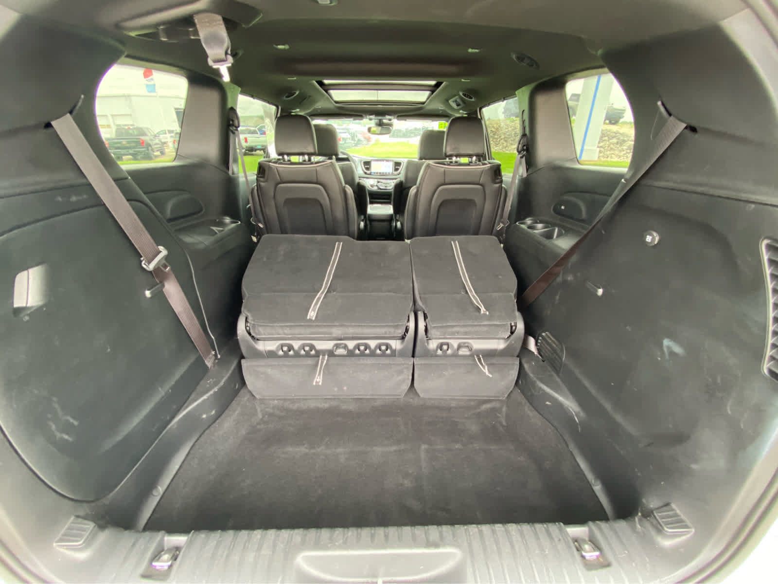 Used 2026 Chrysler Pacifica Limited FWD image 7