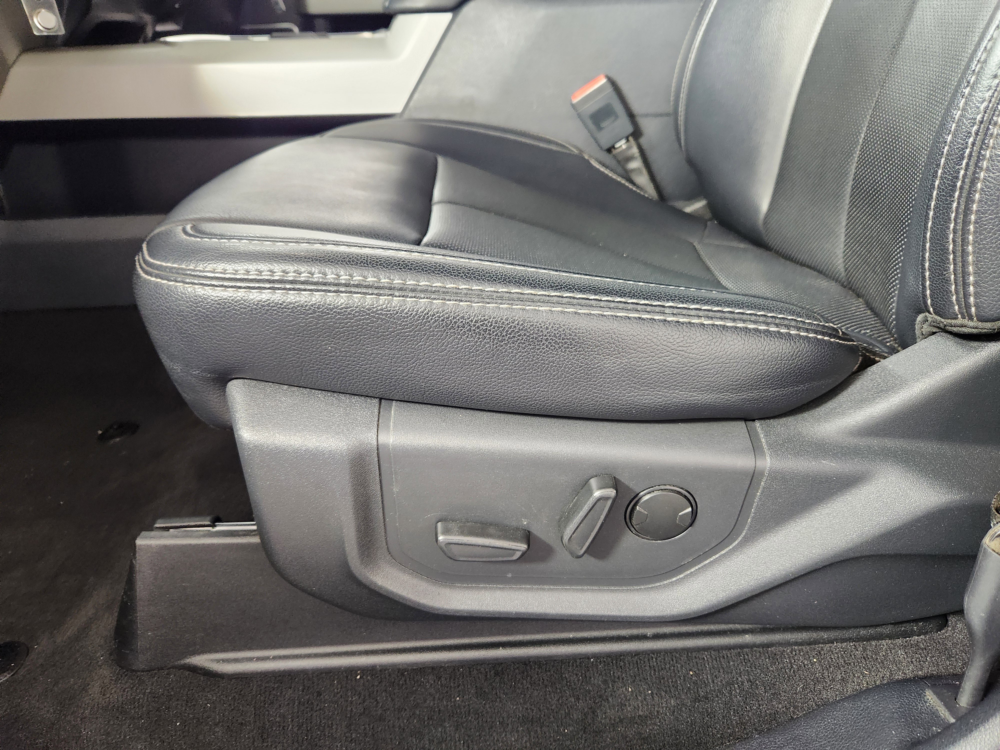 Certified 2022 Ford F350 Lariat image 13