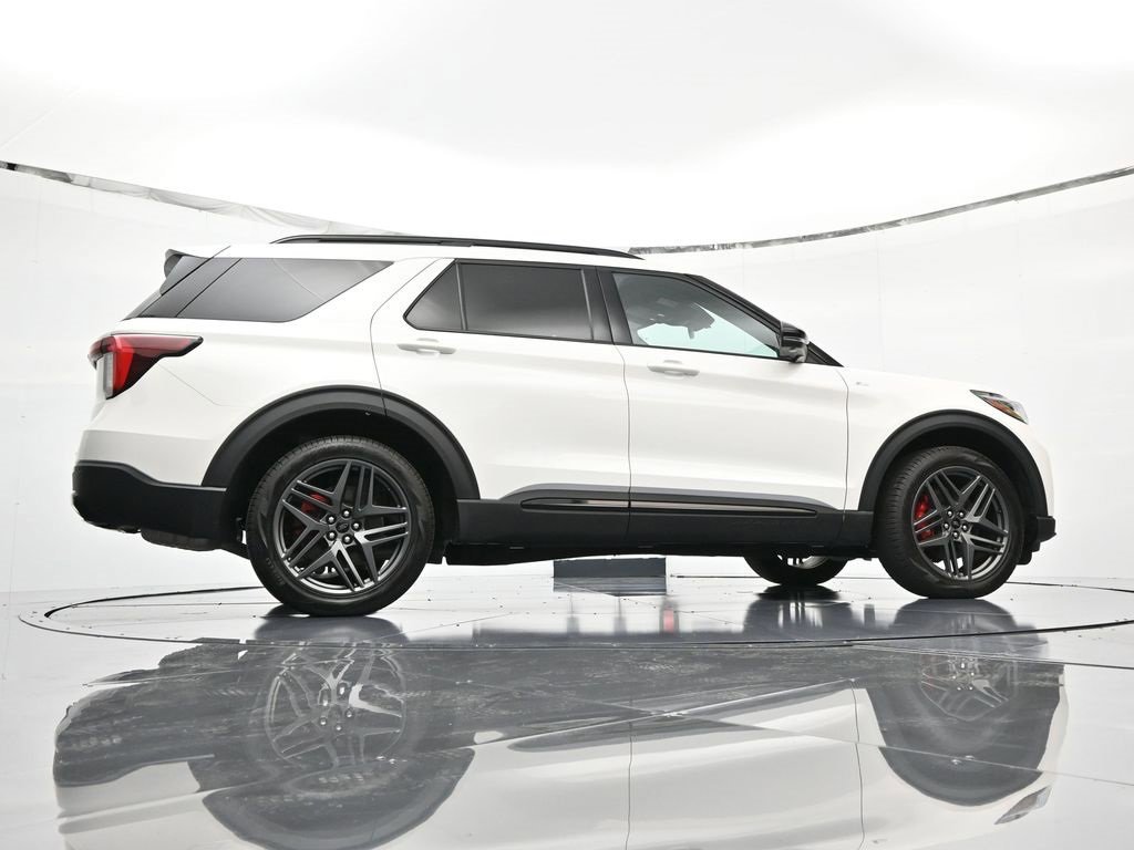 Certified 2025 Ford Explorer ST-Line w/ Premium Package image 46