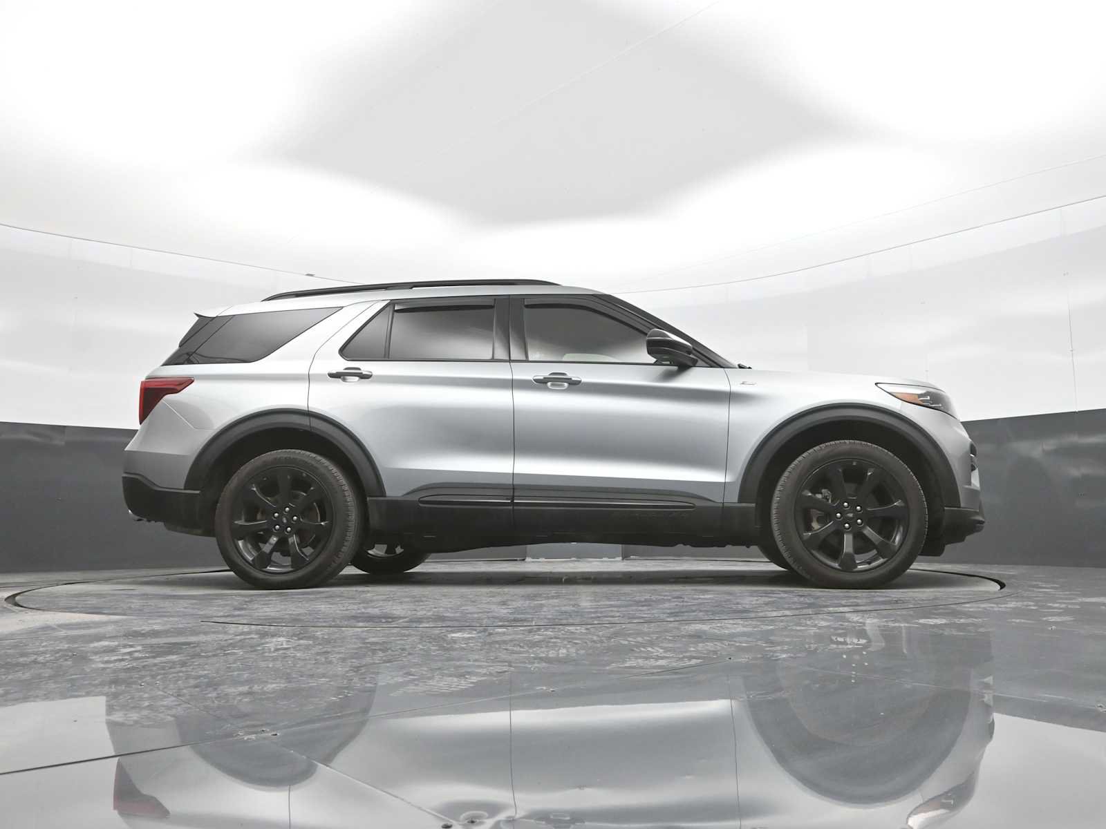 Certified 2024 Ford Explorer ST-Line w/ Class IV Trailer Tow Package AWD/4WD image 42