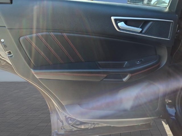 Certified 2024 Ford Edge ST-Line AWD/4WD image 11