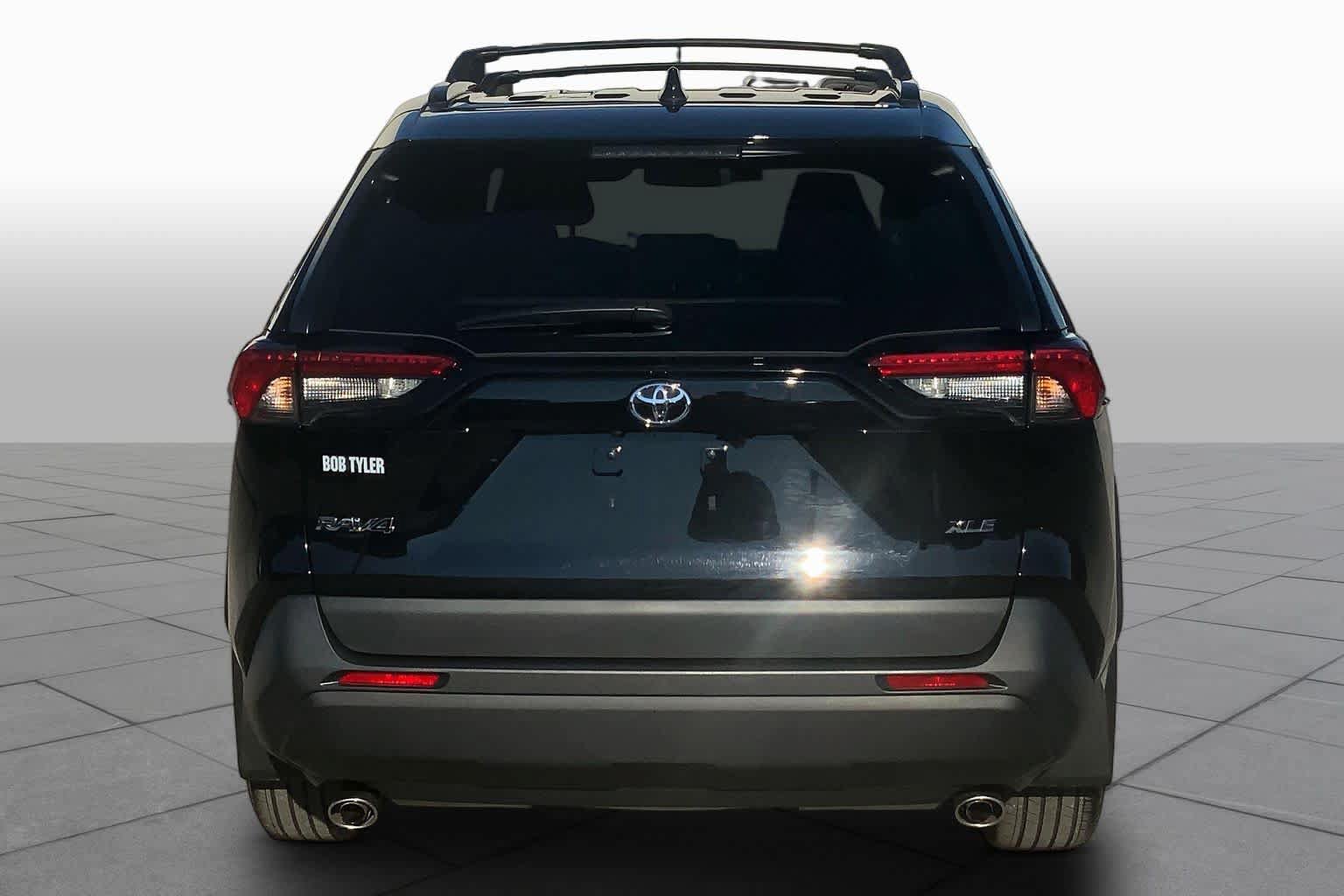 Used 2025 Toyota RAV4 XLE Premium w/ Weather Package FWD image 5
