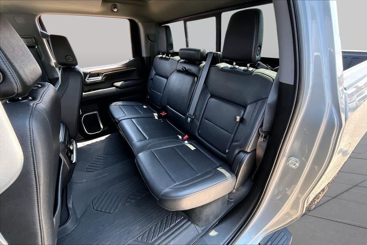 Used 2024 Chevrolet Silverado 1500 LT Trail Boss w/ LT Trail Boss Premium Package AWD/4WD image 21