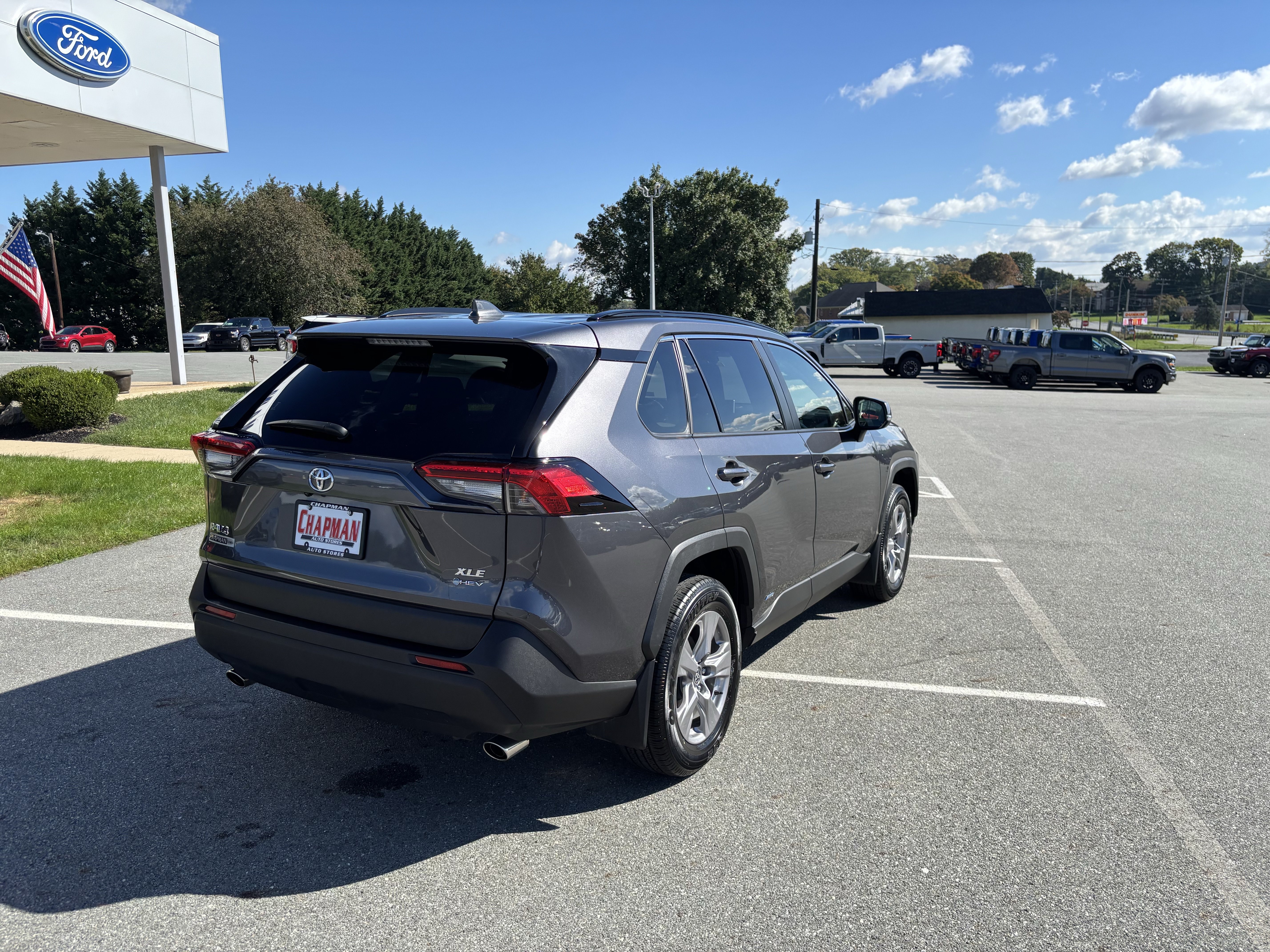 Used 2025 Toyota RAV4 XLE AWD/4WD image 3