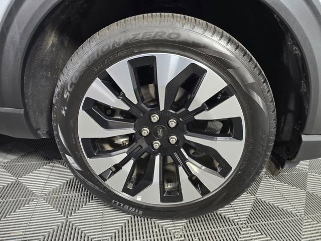 Certified 2025 Ford Explorer Platinum w/ LUX Leather Package AWD/4WD image 9