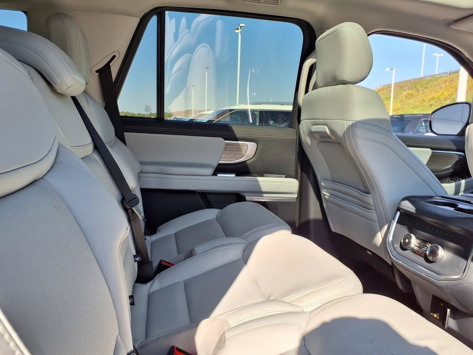 Certified 2025 Ford Expedition Platinum AWD/4WD image 9