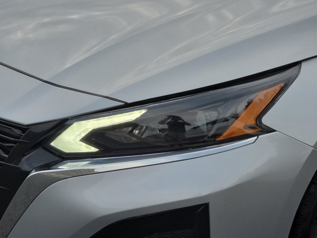 Used 2024 Nissan Altima 2.5 SV FWD image 27