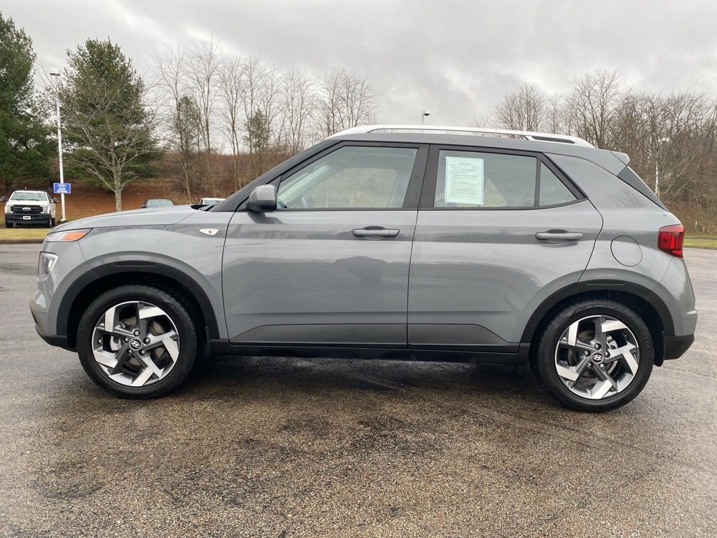 Used 2023 Hyundai Venue SEL image 2