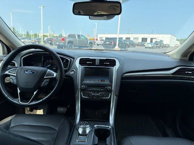 Certified 2017 Ford Fusion SE w/ Fusion SE Technology Package FWD image 24