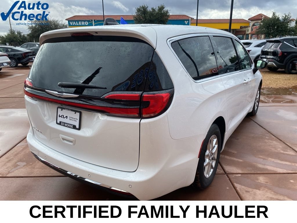 Used 2024 Chrysler Pacifica Touring-L FWD image 8