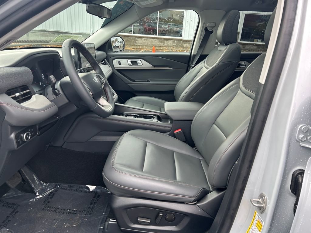 Certified 2025 Ford Explorer Active w/ Active Comfort Package image 5