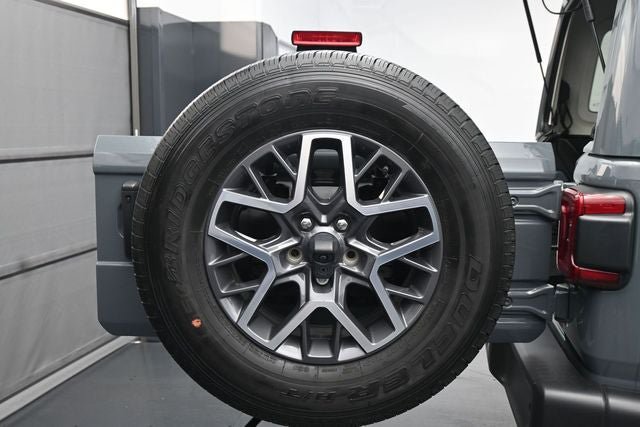 Used 2024 Jeep Wrangler Unlimited Sahara w/ Safety Group AWD/4WD image 13