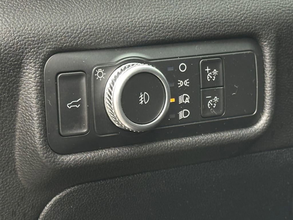 Certified 2022 Ford Explorer Limited w/ Limited Technology Package image 25