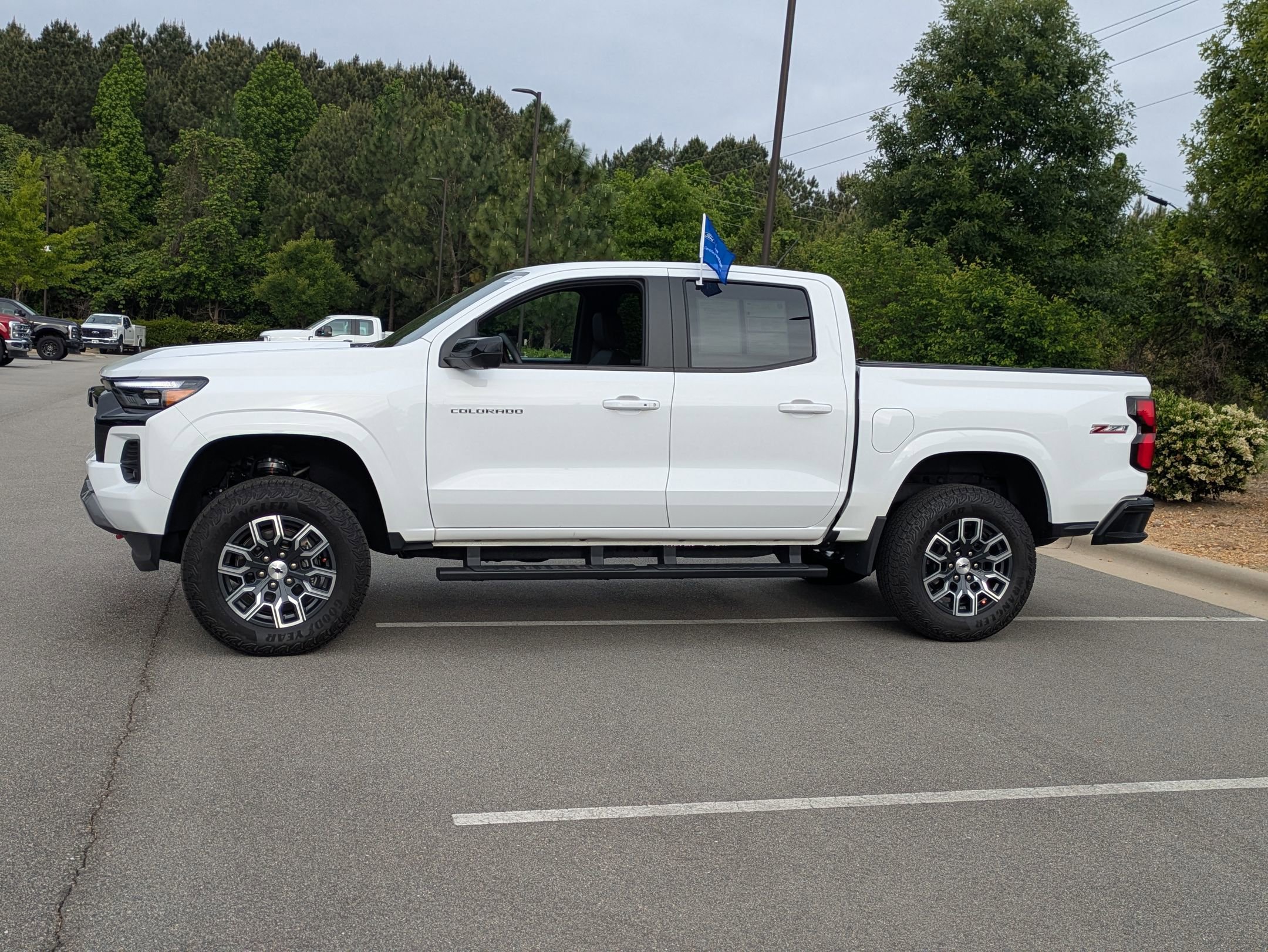 Used 2024 Chevrolet Colorado Z71 w/ Z71 Convenience Package 2 AWD/4WD image 7