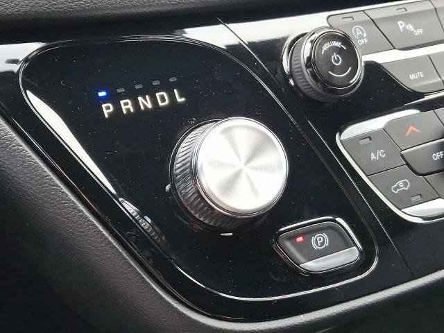 Used 2025 Chrysler Pacifica Select FWD image 18
