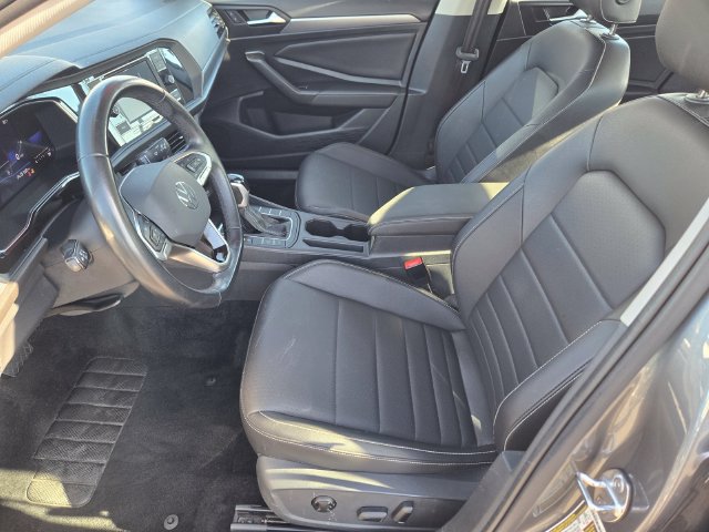 Used 2024 Volkswagen Jetta SE FWD image 11