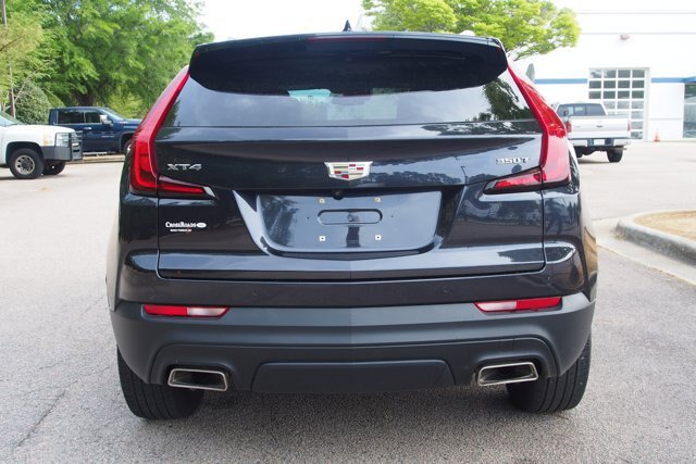 Used 2023 Cadillac XT4 Luxury w/ Cold Weather Package FWD image 6