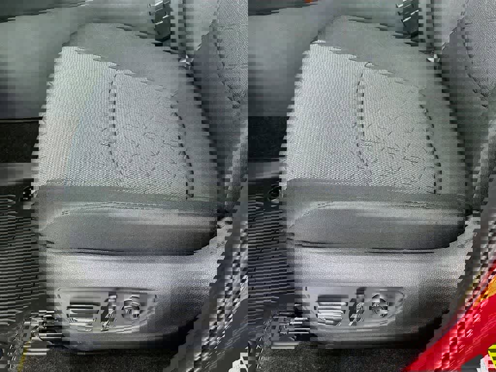 Used 2025 Toyota RAV4 XLE w/ Convenience Package image 29