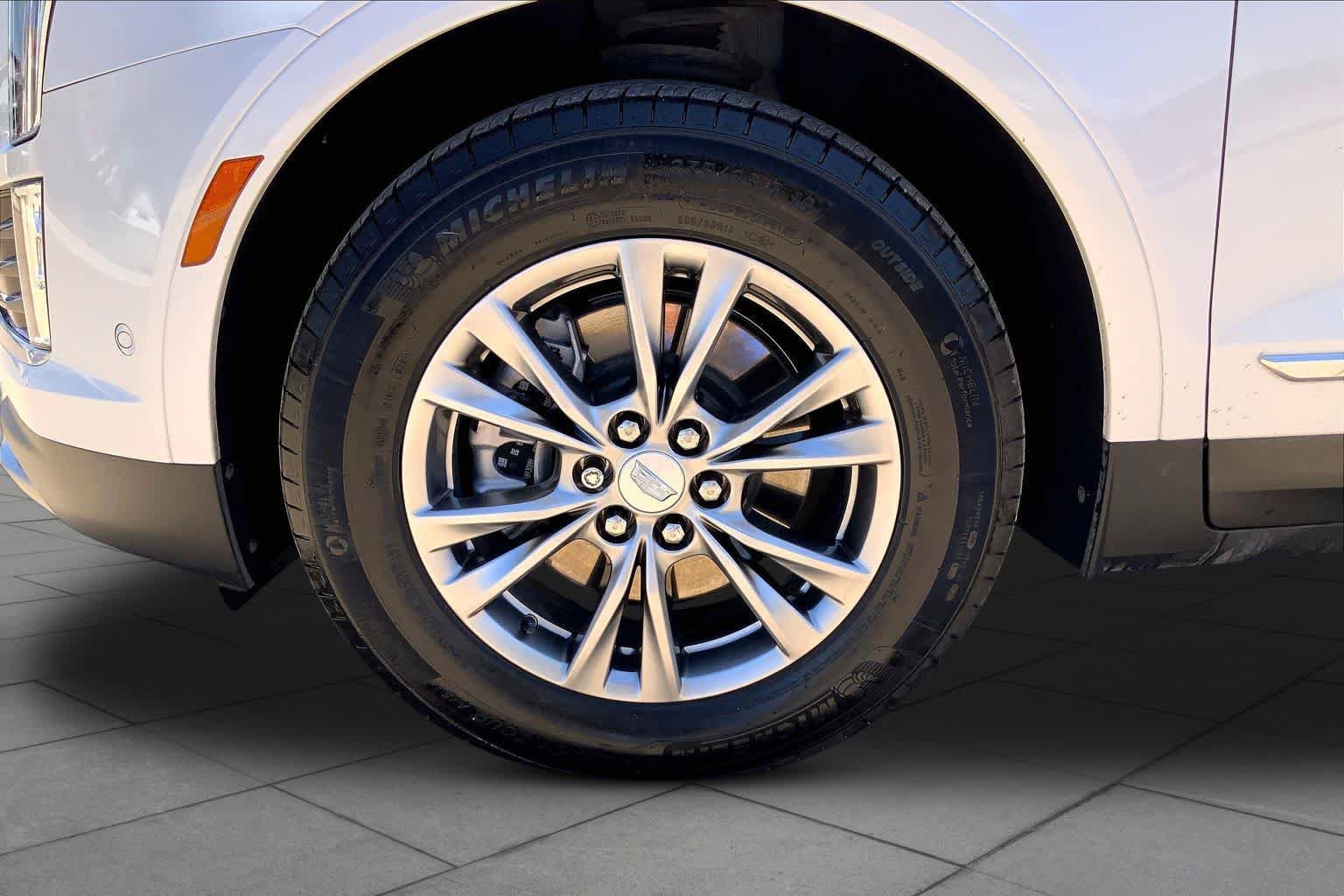 Used 2021 Cadillac XT5 Premium Luxury FWD image 11
