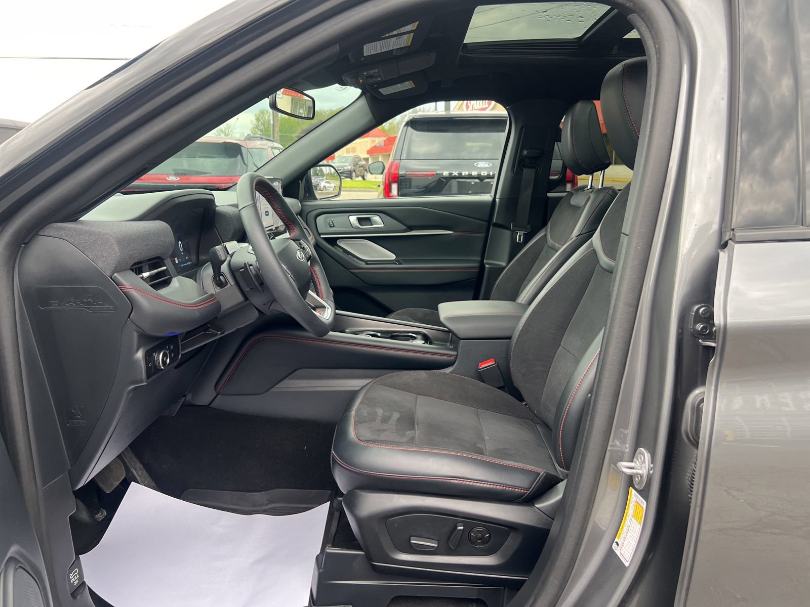 Certified 2025 Ford Explorer ST w/ Sun And Sound Package AWD/4WD image 33