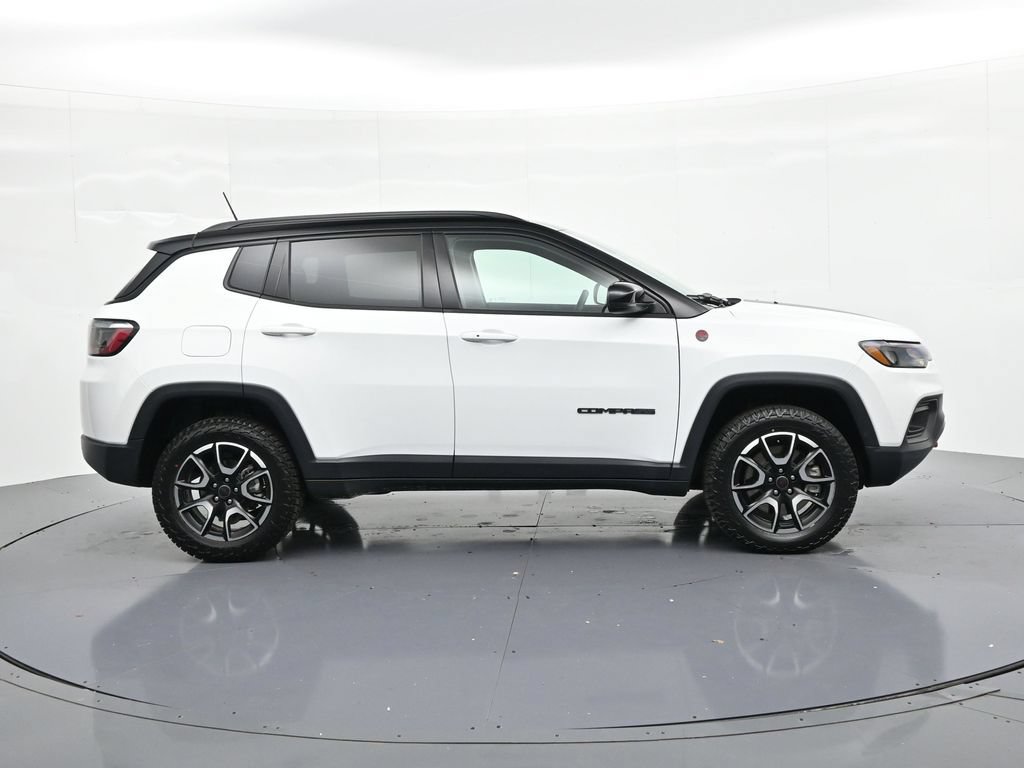 Used 2025 Jeep Compass Trailhawk AWD/4WD image 4