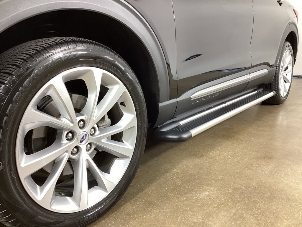 Certified 2023 Ford Explorer Platinum w/ Technology Package AWD/4WD image 2