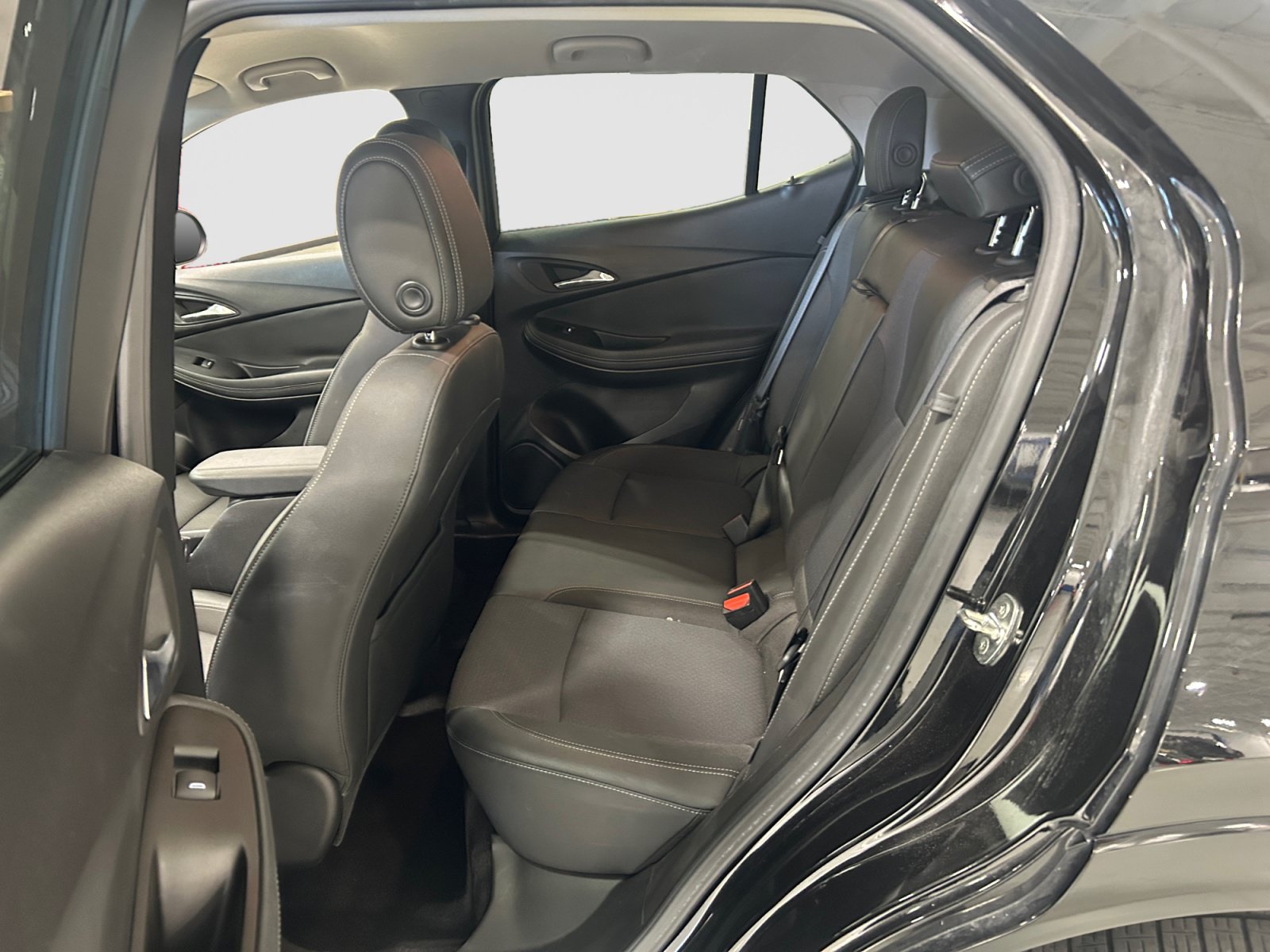 Used 2022 Buick Encore GX Select w/ Sport Touring Package FWD image 13