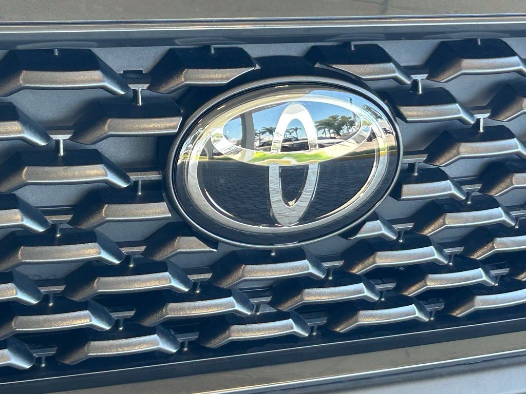 Used 2024 Toyota Corolla Cross LE FWD image 18