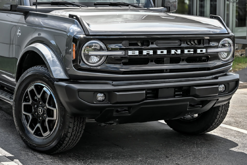 Certified 2024 Ford Bronco Outer Banks AWD/4WD image 2