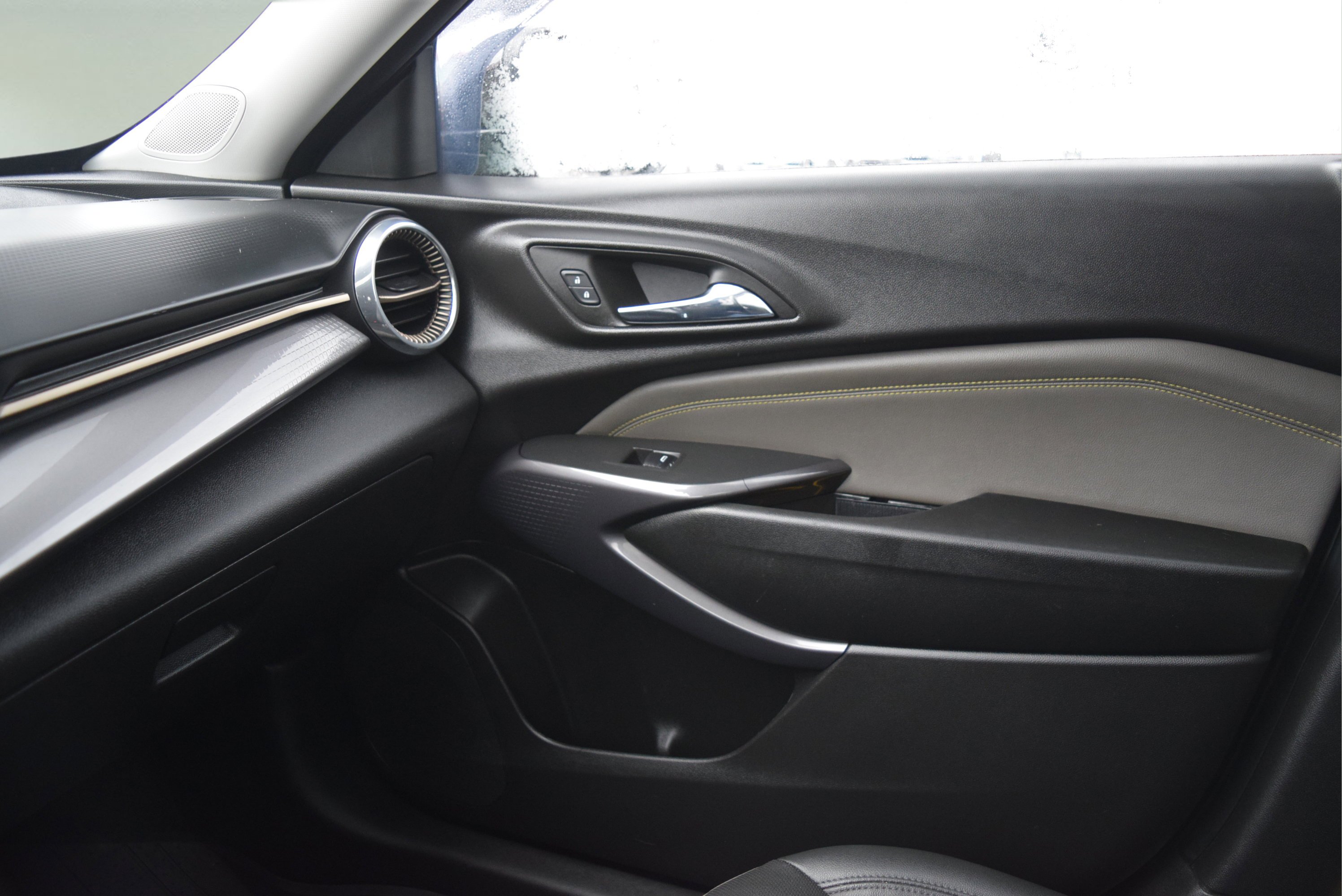 Used 2024 Chevrolet Trax ACTIV w/ Sunroof Package FWD image 20