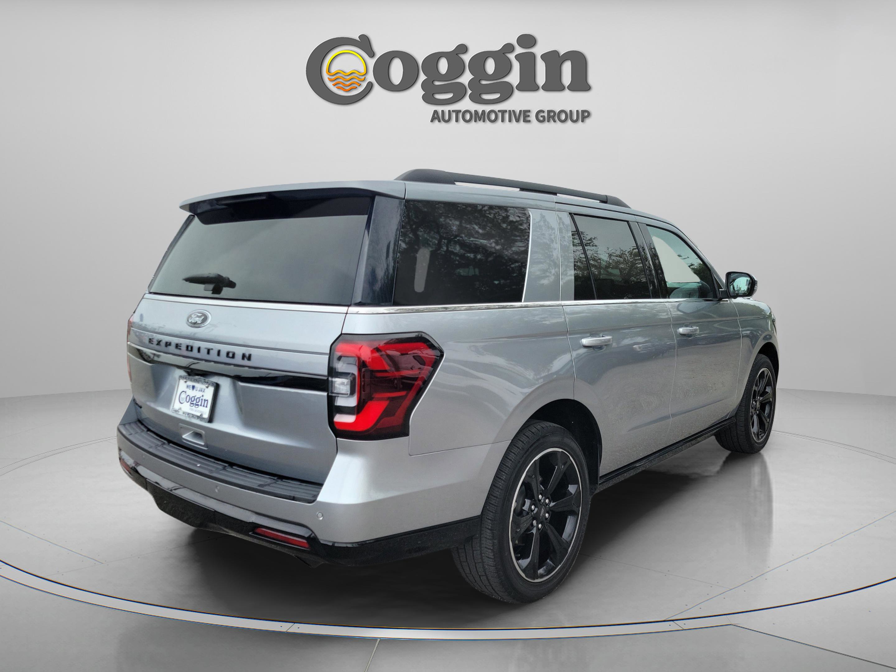 Certified 2022 Ford Expedition Limited RWD image 3