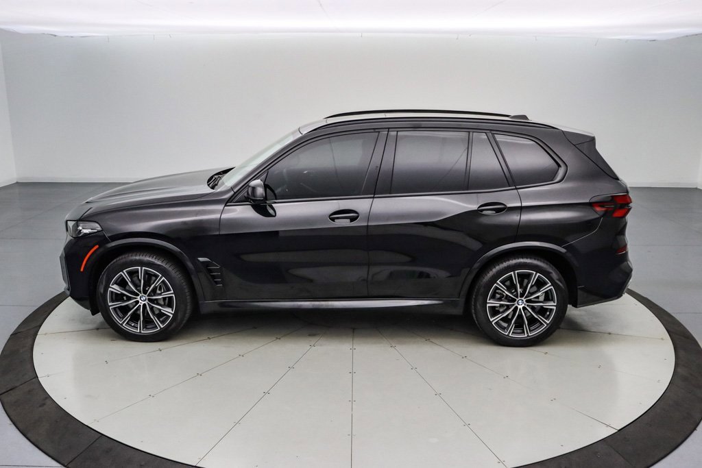 Used 2024 BMW X5 sDrive40i w/ M Sport Package image 2