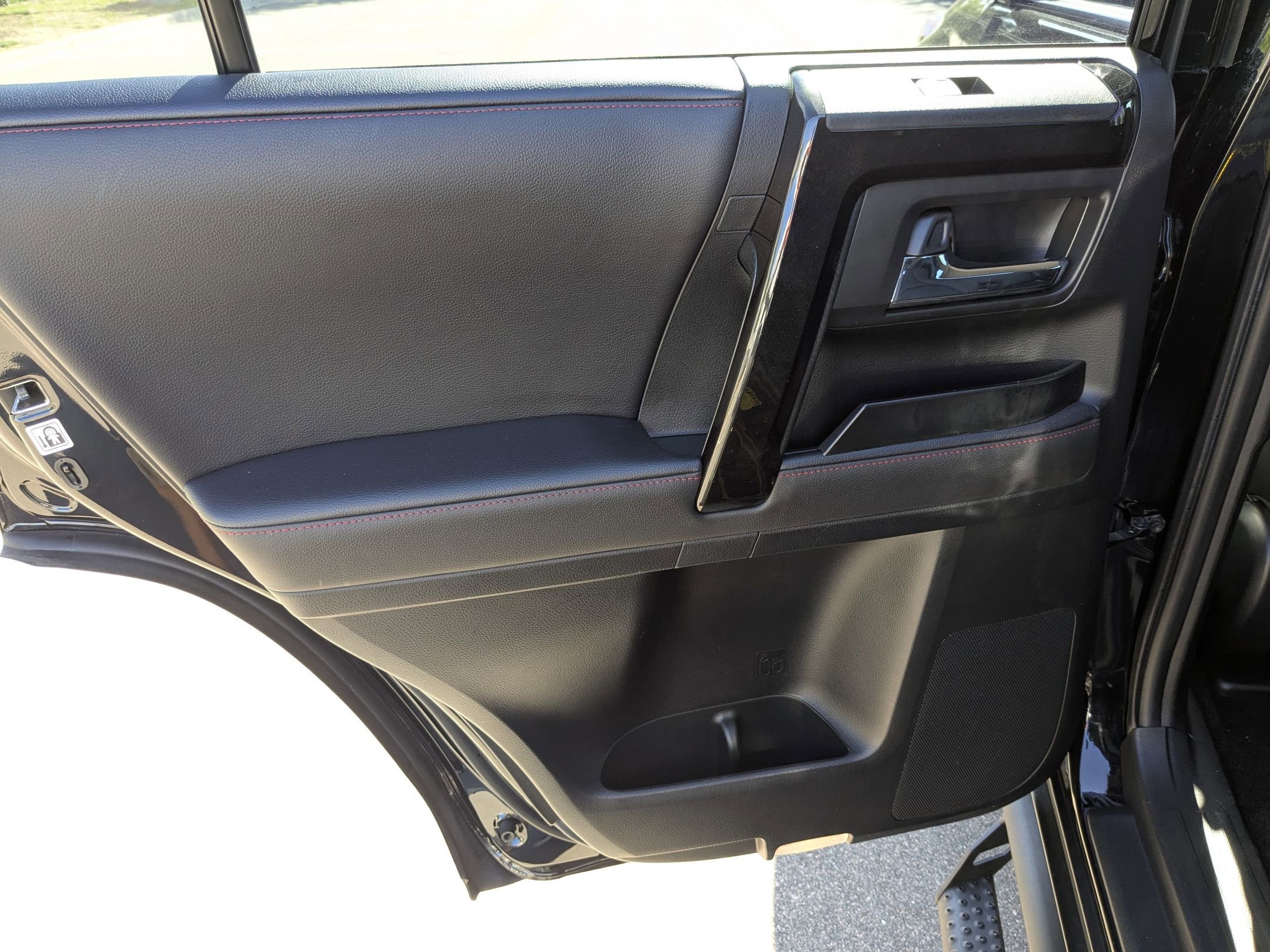 Used 2021 Toyota 4Runner Venture w/ Moonroof Package image 32