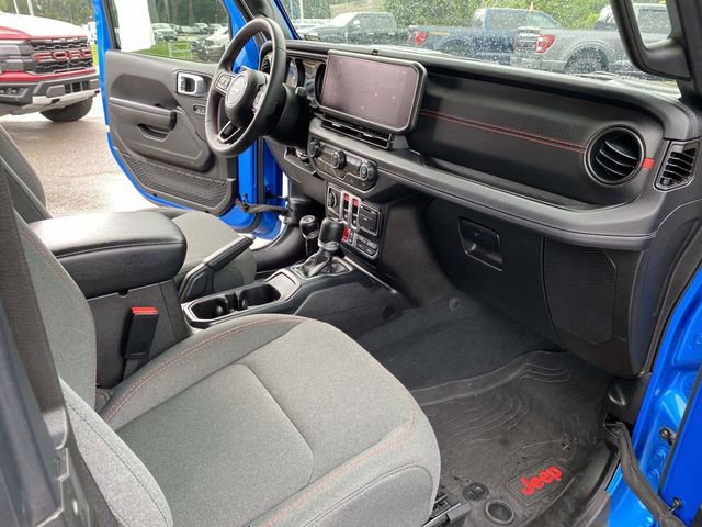 Used 2024 Jeep Wrangler Rubicon w/ Technology Group AWD/4WD image 32