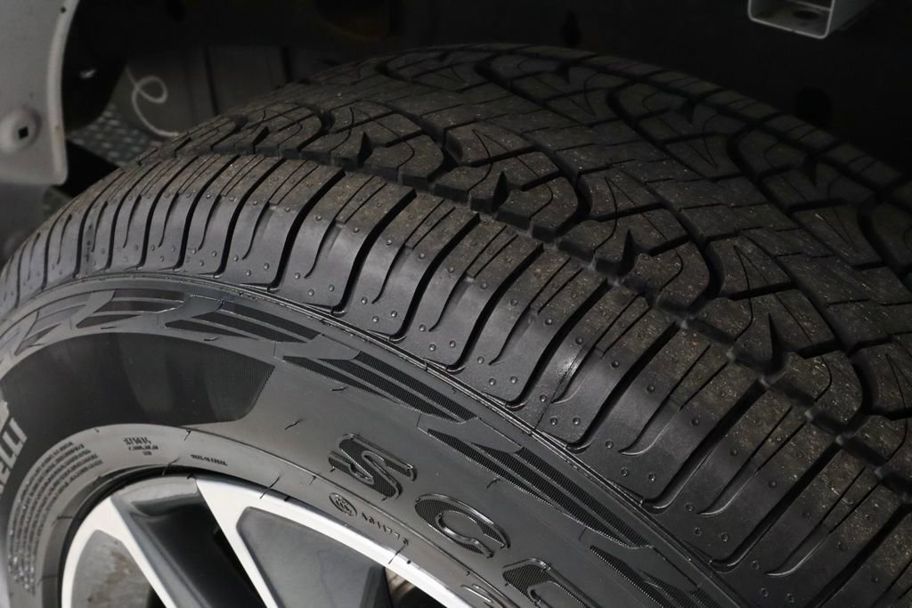 Used 2024 Chevrolet Silverado 1500 LT image 20