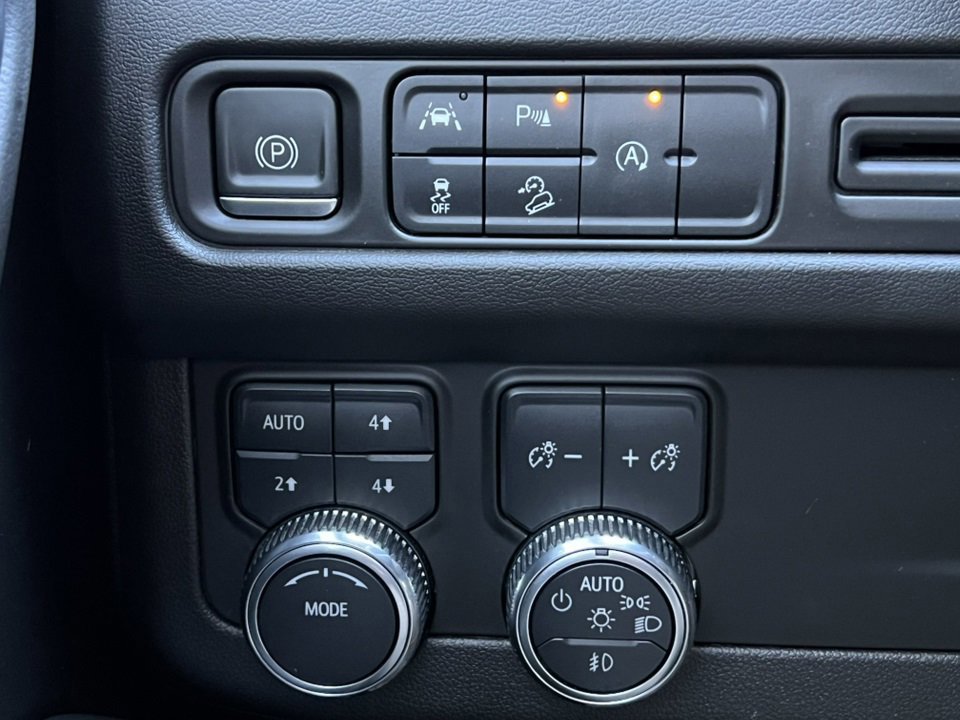 Used 2023 GMC Yukon XL AT4 image 27